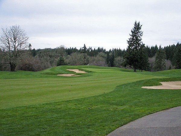 The fifteenth green, as seen from 150 yds out.