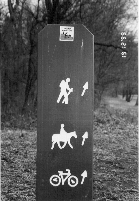 This sign between the 3rd and 4th holes ensures the player wont be side-tracked on a horse trail.